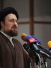 Hassan Khomeini, cucu dari pendiri Republik Islam Iran, Ayatollah Khomeini, berbicara dalam konferensi pers di Teheran, Iran, pada 18 Desember 2015. (Foto: AP/Vahid Salemi)