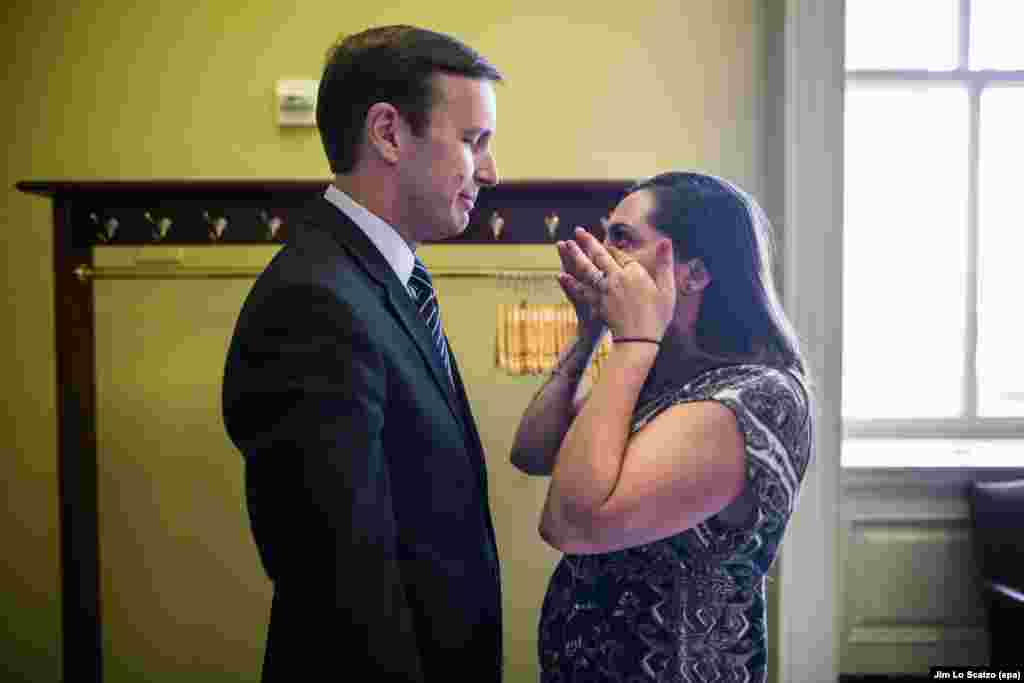 Chris Murphy (L), Democratic senator from Connecticut, breaks the news that the Senate failed to pass any of the four procedural votes on new gun legislation, to Erica Smegielski (R), daughter of slain Sandy Hook Elementary School Principal Dawn Hochsprung, outside the Senate floor of the U.S. Capitol in Washington, June 20, 2016.