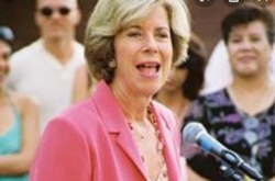 洛杉矶县政委员詹尼斯·韩(Janice Hahn)。(维基百科资料)