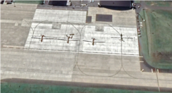 미 공군 무인정찰기 글로벌 호크 4대가 일본 아오모리현 미사와 공군기지에서 계류 중인 모습. CNES Airbus/Google Earth