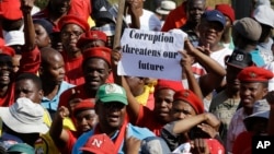 Warga melakukan unjuk rasa anti korupsi di Pretoria, Afrika Selatan (foto: dok).