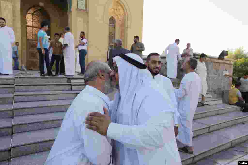 خلیجی ریاستوں، امریکہ اور افغانستان سمیت دنیا کے مختلف ممالک میں پیر کو مسلمان عید الاضحیٰ منا رہے ہیں۔
