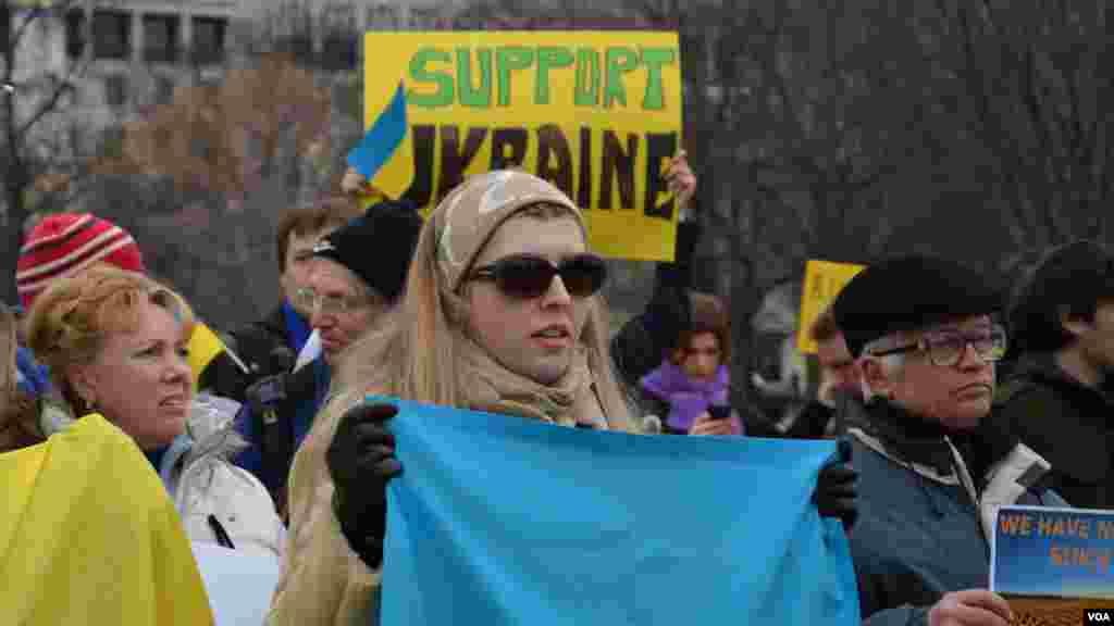 American Ukrainians protest near White House