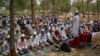بھارت: کھلے مقامات پر نمازِ جمعہ پڑھنے پر تنازع، سکھوں نے مسلمانوں کے لیے گردوارے کھول دیے