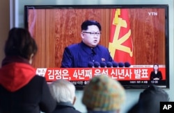 South Koreans watch a TV airing North Korean leader Kim Jong Un's New Year speech, at the Seoul Railway Station in Seoul, South Korea, on Jan. 1, 2016.