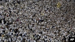 Muslim pilgrims circle the Kaaba and try to touch Maqam Ibrahim or The Station of Abraham, the golden glass structure top right, at the Grand Mosque in the Muslim holy city of Mecca, Saudi Arabia, Wednesday, Sept. 7, 2016. 