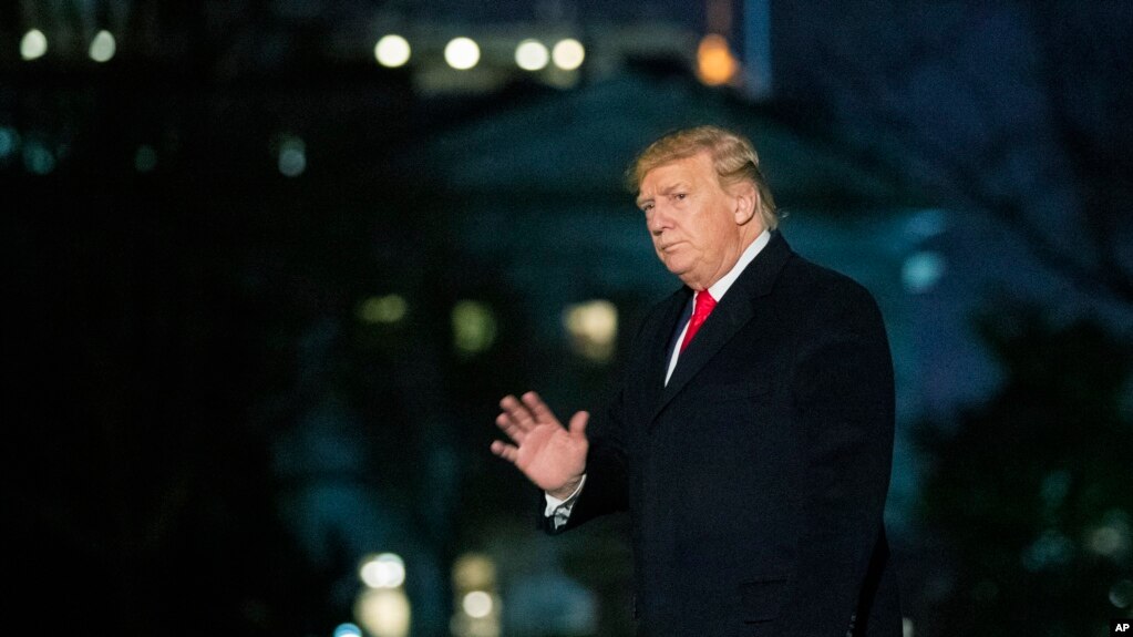 El presidente Donald Trump regresa a la Casa Blanca, en Washington, el domingo, 19 de enero del 2020. (AP Foto/Manuel Balce Ceneta)