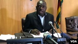 Gurukota rezvekudyidzana nedzimwe nyika VaSibusiso Moyo vanoti zvirango hazvisi kushanda sezvo zvichiomesera varombo.