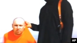 FILE - Still image from an undated video released by Islamic State militants on Aug. 19, 2014, appears to show journalist Steven Sotloff being held by the militant group.