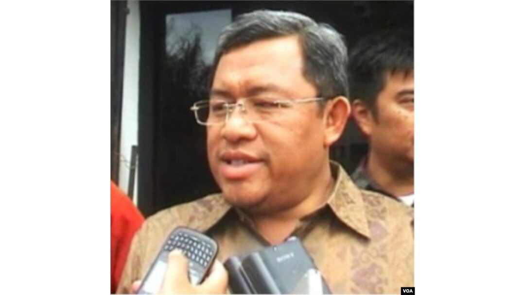 Gubernur Jawa Barat, Ahmad Heryawan saat memberikan penjelasan kepada media.