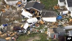 Varios tornados causaron destrucción, pero no víctimas mortales en Indiana, el miércoles, 24 de agosto de 2016.