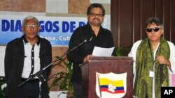 FILE - Ivan Marquez, chief FARC negotiator, with Central Staff member Jesus Santrich, right, and rebel commander Joaquin Gomez, left, speaks at a news conference at the close of a round of peace talks with Colombia's government in Havana, Feb 12, 2015.