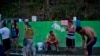 受飓风玛利亚影响的波多黎各灾民排队等待领取饮用水。