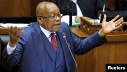 Presiden Jacob Zuma saat berbicara di depan anggota parlemen Afrika Selatan di Cape Town (foto: dok). 