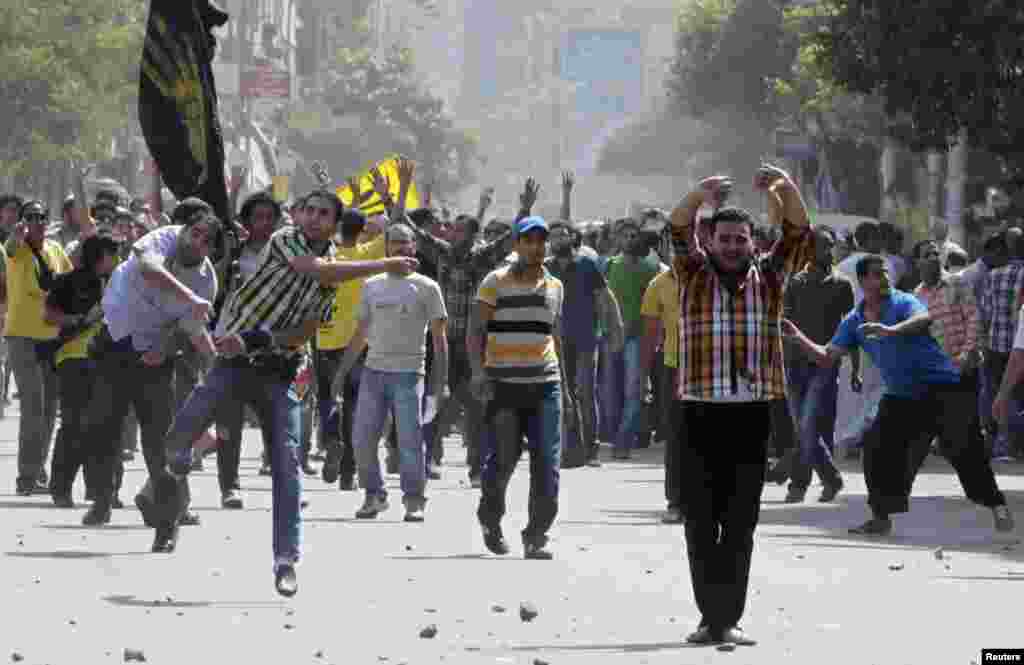 Supporters of deposed President Mohamed Morsi and the Muslim Brotherhood clash with anti-Morsi protesters during a march in Cairo, Oct. 4, 2013.