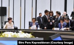 Presiden Joko Widodo dalam sesi pertemuan pemimpin negara kerjasama ekonomi Asia Pasifik (Asia Pacific Economic Cooperation, APEC) di Da Nang, Vietnam Sabtu, 11 November 2017.