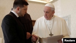 2020年2月8日，教宗方济各在梵蒂冈与乌克兰总统泽连斯基会晤。