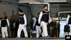 Turkish police crime scene investigators leave an underground car park, after looking for possible clues into the killing of Saudi journalist Jamal Khashoggi, on a vehicle belonging to the Saudi Consulate found by authorities a day earlier, in Istanbul, O