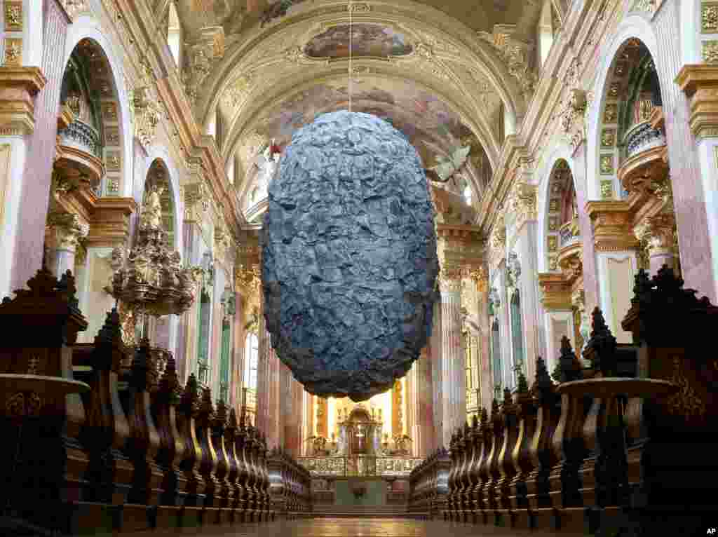 A synthetic boulder (large rock) called "To be in Limbo“ hangs from the ceiling of the 20-meter-high Jesuit Church in Vienna, Austria.