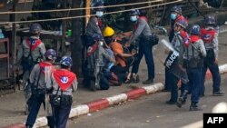 ရန်ကုန်ဆန္ဒပြပွဲအတွင်း ဖမ်းဆီးခံရသူတဦး။ (ဖေဖော်ဝါရီ ၂၇၊ ၂၀၂၁)