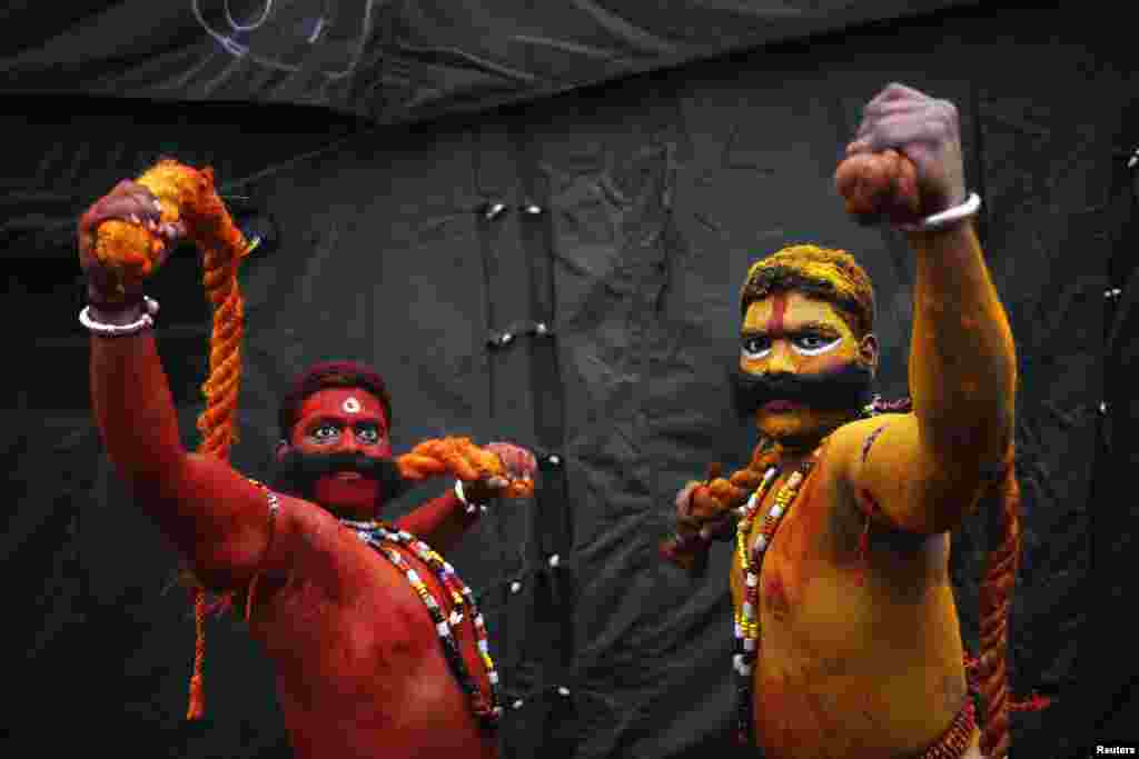 Artists from the southern Indian state of Telangana perform during a media preview for the Republic Day parade in New Delhi, India.