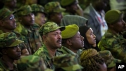 Des membres de l'armée éthiopienne au Millennium Hall de la capitale Addis-Abeba, en Éthiopie, le mardi 25 juin 2019. (Photo AP / Mulugeta Ayene)