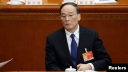 中共反腐大总管王岐山参加人大会议（2015年3月5日）