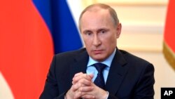 Tổng thống Nga Vladimir Putin trả lời họp báo tại dinh tổng thống Novo-Ogaryovo bên ngoài Moscow, ngày 4/3/2014. 