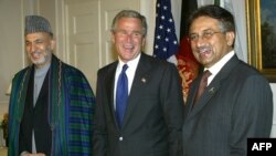 امریکی الٹی میٹم کے بعد پرویز مشرف نے افغانستان میں امریکی فوج کی مدد کرنے کا فیصلہ کیا تھا۔ (فائل فوٹو)