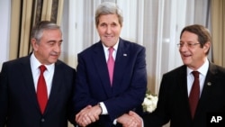 From left: Turkish Cypriot Leader Mustafa Akinci, U.S. Secretary of State John Kerry and Cyprus President Nicos Anastasiades shake hands before a dinner at the UNFICYP Residence, in Nicosia, Dec. 3, 2015.