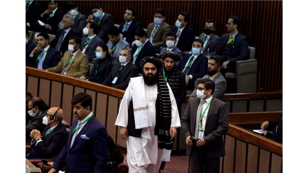 Tolibon hukumati tashqi ishlar vaziri vazifasini bajaruvchi Amir Xon Muttaqiy Islom hamkorlik tashkiloti anjumanida, Islomobod, Pokiston, 2021-yil, 19-dekabr.