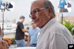 Chief peace negotiator for the Colombian government, Humberto De la Calle, talks to an aide in Barranquilla, Colombia, Sept. 14, 2016.