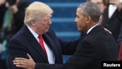 Tramp i Obama tokom inauguracije 45. američkog predsednika 20. januara 2017.