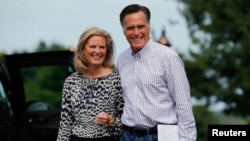 Tugas utama Ann Romney (kiri) adalah untuk menampilkan sisi lain suaminya yang juga calon Presiden, Mitt Romney (foto: dok).