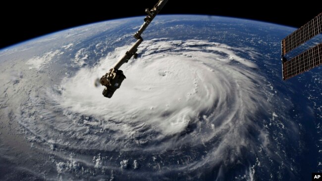 美国国家航空航天局提供的一张来自国际空间站的照片显示，2018年9月10日，飓风佛罗伦萨袭击了美国东海岸。