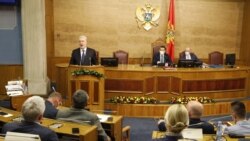 Novi crnogorski premijer Zdravko Krivokapić u Skupštini Crne Gore (Foto: VOA)