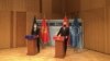 Evropski komesar za proširenje Oliver Varhelji i crnogorski premijer Zdravko Krivokapić na konferenciji za novinare u Podgorici, 4. maj 2021. (Foto: VOA/Predrag Milić)
