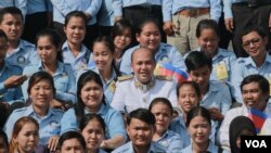 Hun Many, head of the CPP-affiliated youth group called Union of Youth Federation of Cambodia, poses in a group photo with members of the UYFC in Phnom Penh, Cambodia, November 9, 2015. (Aun Chhengpor/VOA Khm