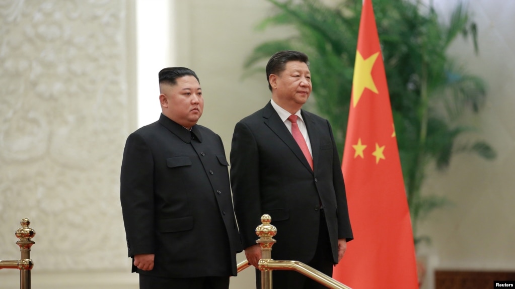 中国国家主席习近平在北京与朝鲜领导人金正恩见面。（2019年1月10日朝鲜朝中社发布）(photo:VOA)
