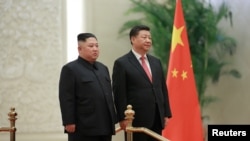 中国国家主席习近平在北京与朝鲜领导人金正恩见面。（2019年1月10日朝鲜朝中社发布）