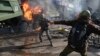 乌克兰警察冲入抗议营地 至少25人丧生
