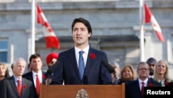 Canadian Prime Minister Justin Trudeau speaks to the crowds outside Rideau Hall after the Cabinet's swearing-in ceremony in Ottawa, Nov. 4, 2015.