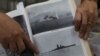 2차대전 역사 연구가인 리코 호세 교수가 5일 필리핀 마닐라의 연구실에서 필리핀 해저에 가라앉기 전 일본 해군 전함의 사진을 보여주고 있다.