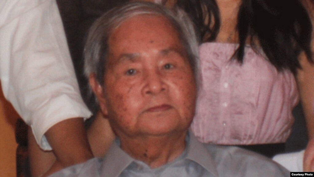 Nhà văn Thế Uyên 1935-2013 (Ảnh: NguoiViet)