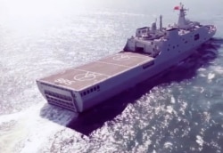 兩棲船塢登陸艦“祁連山艦”在南海進行演練。（取自中國海軍官方微博視頻）