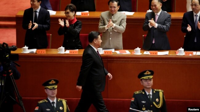 中国国家主席习近平抵达在北京人大会堂举行的纪念改革开放40周年大会的开幕式会场。（2018年12月18日）
