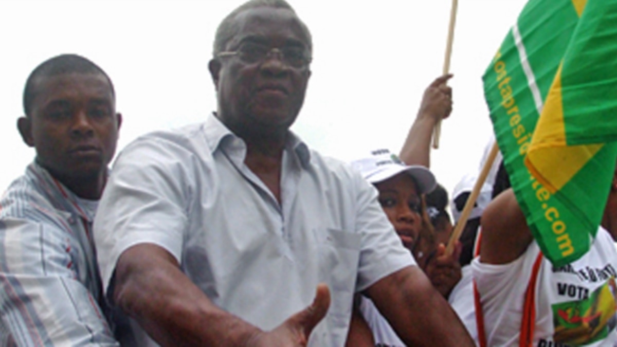 São Tomé e Príncipe Expresidente Manuel Pinto da Costa não será