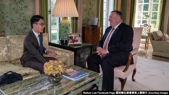美国国务卿蓬佩奥7月21日在英国伦敦会见香港民运人士罗冠聪。（照片来源：罗冠聪脸书）