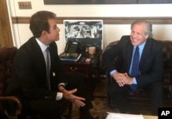 Honduran presidential candidate Salvador Nasralla, left, talks to OAS Secretary General Luis Almagro at the OAS headquarters in Washington, Monday December 18, 2017. (AP Photo/Luis Alonso Lugo)