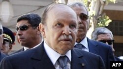 Le président algérien Abdelaziz Bouteflika lors d'une cérémonie de commémoration le 8 mai 2012.